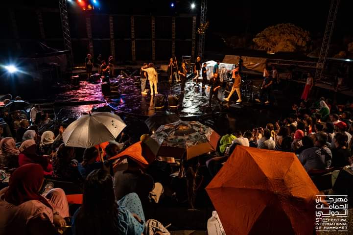 عرض دنيا يتحدى الأحوال الجوية على  ركح مهرجان الحمامات الدولي